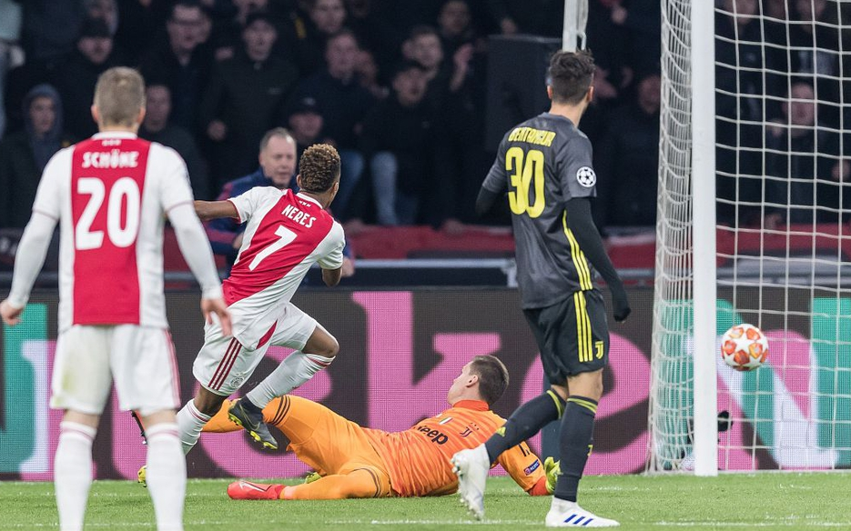 转会期全明星赛传出新动向，阿贾克斯主帅复盘，管理层表态：更衣室稳定，控场能力受关注的简单介绍