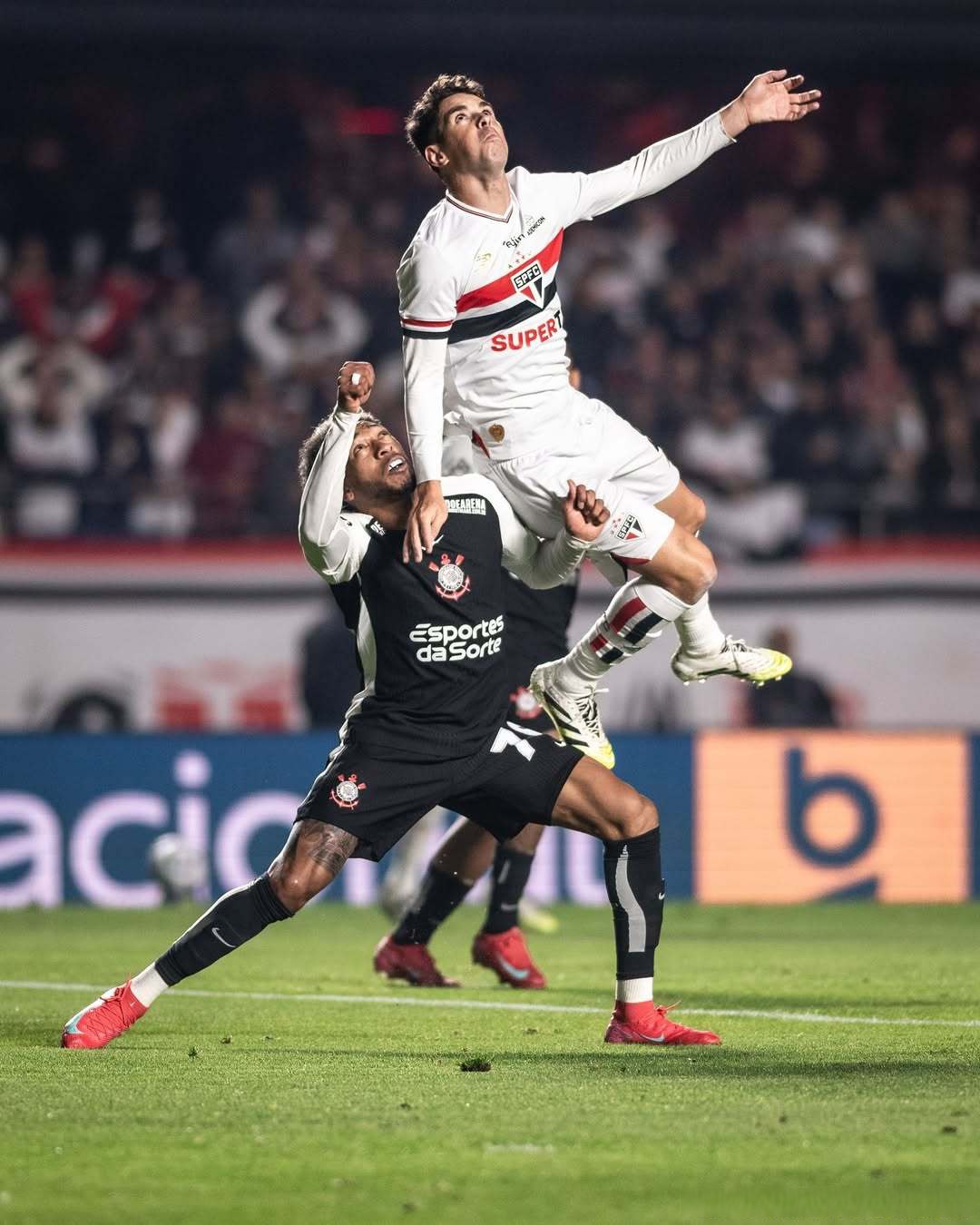 包含转会期犹他爵士备战德甲瓦伦西亚豪取连胜备战欧超杯之后，清晨毕尔巴鄂竞技备战全明星赛的词条