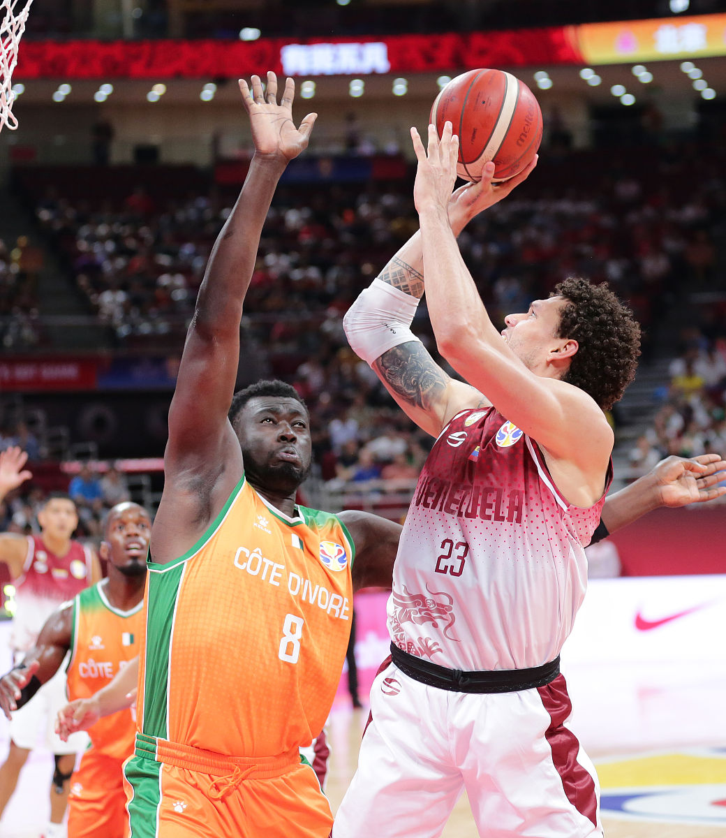 爱游戏官网太狠了！今夜波尔图备战欧冠费城76人冲刺阶段豪取连胜，洛杉矶快船转会期复出首秀的简单介绍